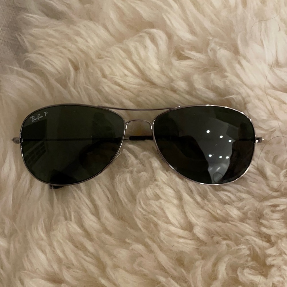 LIKE NEW: Ray Bans Aviators with case